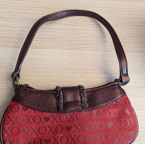 XOXO Clutch with zippered pocket - Picture 2 of 3